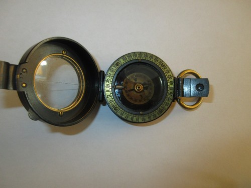 Ancienne boussole liquide - ancienne,