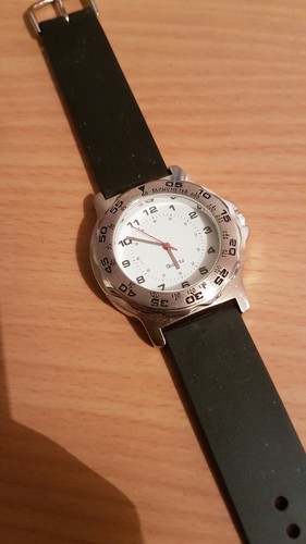 Montre homme quartz neuve - montre,