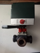 vanne 3 voies et servo moteur Landis et Gyr pour regulation de chauffage.