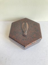 Ancienne boite hexagonale en