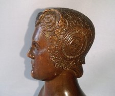 OLD WOMAN BUST WITH WALNUT