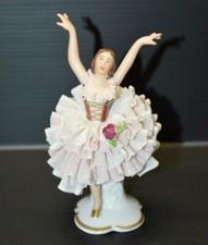-STATUETTE DANSEUSE BALLERINE PORCELAINE ALLEMANDE DRESDEN Signée d'une couronne