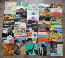 LOT (27) DE 50 DISQUES VINYLES