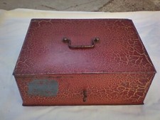 Ancien coffre / boite en fer