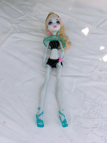 Poupée monster high lagoona - poupée,
