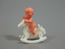 BÉBÉS : bébé avec cheval
