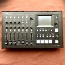 Table de mixage Roland VR-4HD HD AV noire avec câble