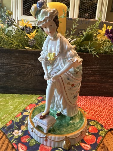 Vtg porcelain bisque figurine - vtg.,