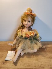 Poupée en porcelaine de