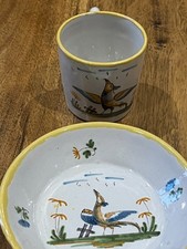 Tasse anciennes en faïence de