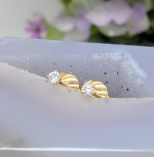 Boucles d'oreilles en or blanc chacune sertie d'un diamant d'environ 0,10ct Or 
