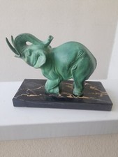 sculpture elephant révérence