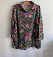 Pull à fleurs vert et rose