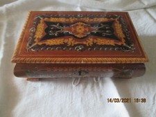 BOITE A BIJOUX MUSICALE BOIS VERNI SUISSE STYLE REUGE JEWEL MUSIC  BOX