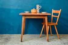 Petite Table à manger de bistrot aux pieds compas en bois style vintage bohème