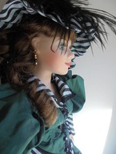 Poupée musicale du Médailler Franklin