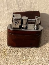 Briquet ancien à essence automatique LANCEL" 75-22 gainé cuir fauve 1930’s