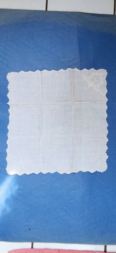 Ancien mouchoir avec broderie - ,avec,