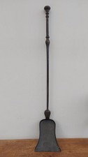 Ancienne pelle a cendre en fer forgé pour cheminée