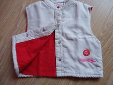 DOUDOUNE SANS MANCHE.2 ANS.BEIGE DECOR ROUGE.