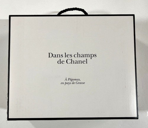 Dans les champs - de, à