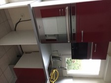 cuisine équipée,  laquée rouge amarante 