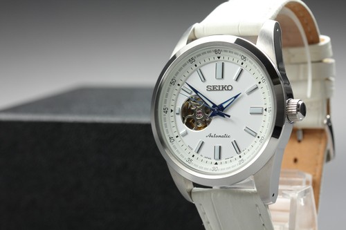 Presque comme neuve montre - comme, neuve]