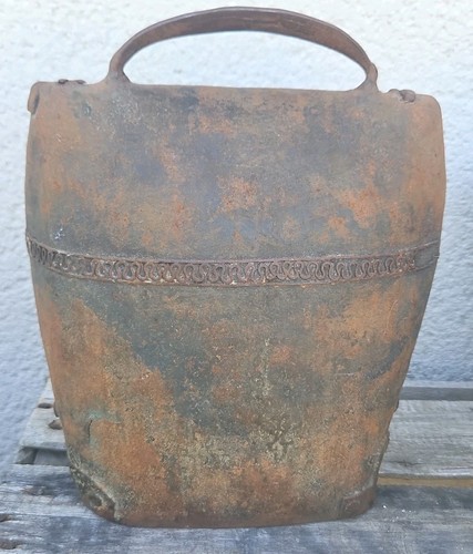 Ancienne grande cloche - grande,