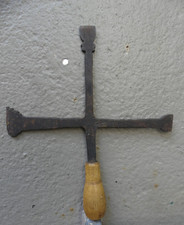 Outil ancien acier en forme de