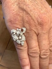 Bague cocktail de créateur diamants d'imitation or blanc 18 carats 750