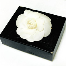 CHANEL Blanc Camélia Fleur Broche Corsage Boîte Satin Authentique JAPON