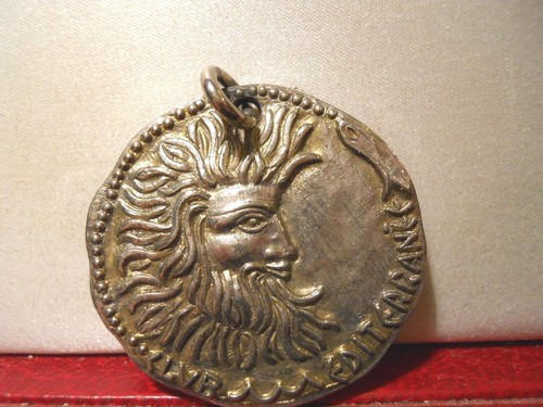 Medaille pendentif club - /,