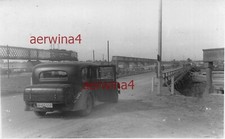 Voiture Horch 830 sur le pont
