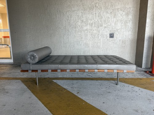 Authentic mies van - mies, der