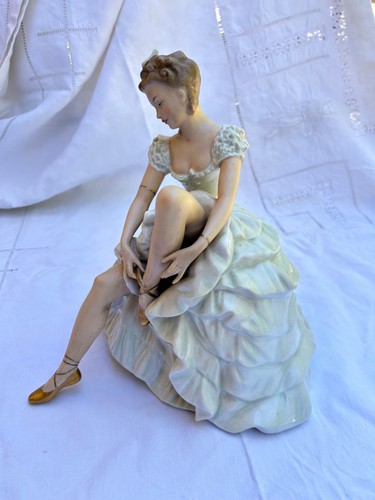 Grande somptueuse figurine - grande, et