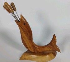 ?Ancien porte piques forme poisson en bois olivier ? Pique à escargot? 4 piques