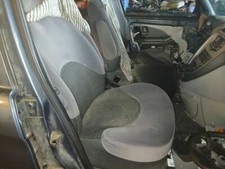 siége avant droit pour