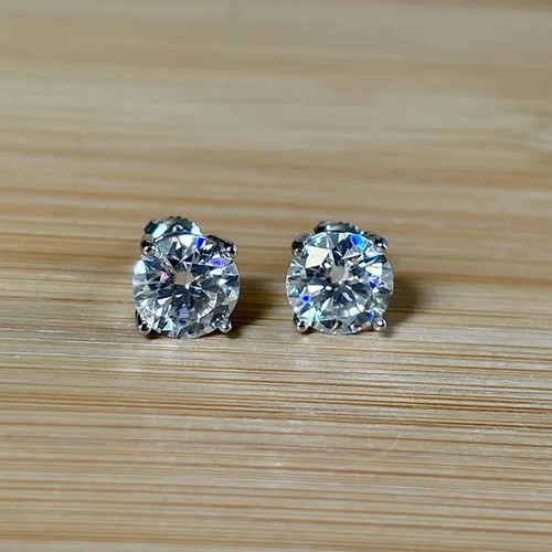 Clous solitaire diamant blanc