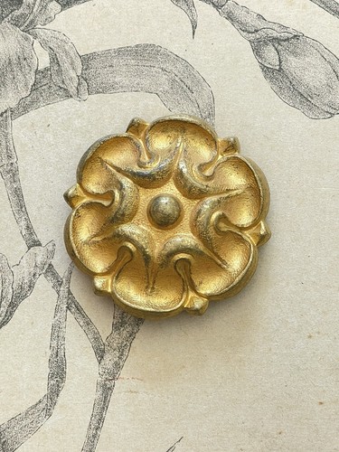 Ancien cache clou - cache, forme