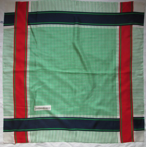 Superbe foulard yves saint - -superbe,