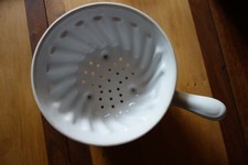 Ancienne Passoire A Fraises Céramique