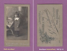 CDV DOUTHWAITE à PONT-AUDEMER : FILLETTE DEVANT ALBUM PHOTOS OUVERT  -Q12