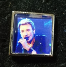 JOHNNY HALLYDAY Pin's pins carré (fond bleu) 