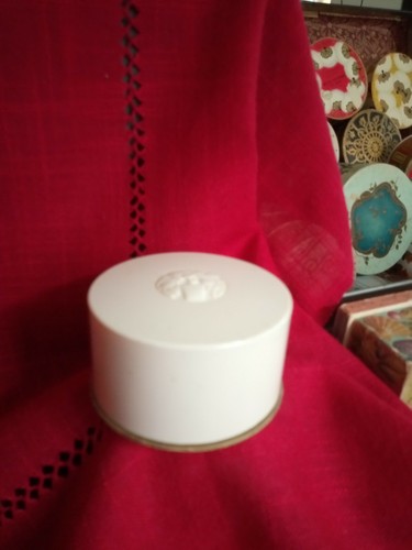 Boîte poudre ancienne de - à,
