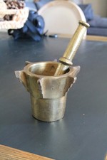 ancien pilon en cuivre