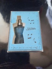 Une Miniature De Parfum Jean