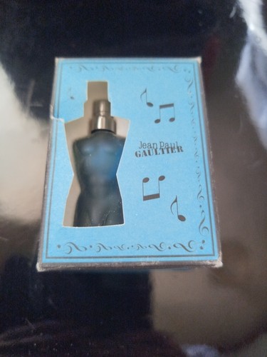 Une miniature parfum - miniature, jean