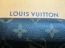 LOUIS VUITTON Étui
