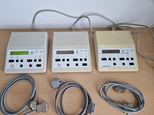 Lot de 3 contrôleurs de microscope automatique photo Leica Wild.