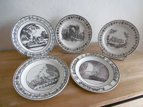Cinq assiettes plates - cinq,